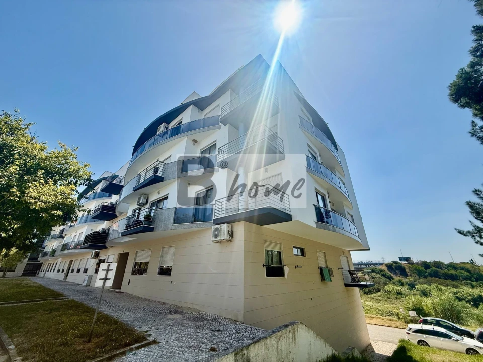 Apartamento T4 para Venda em Caparica e Trafaria Foto 1
