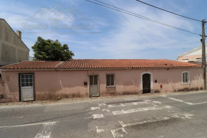Moradia T3 para Venda em Santa Maria, São Pedro e Matacães