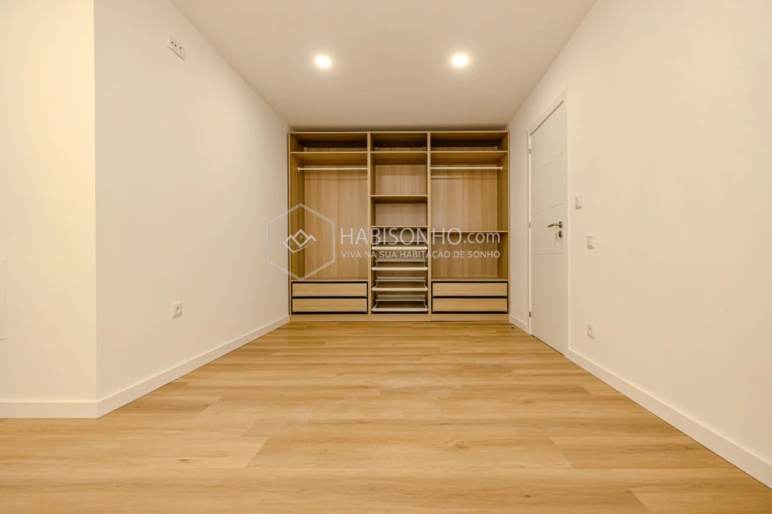 Apartamento T2 para Venda em Delães Foto 3