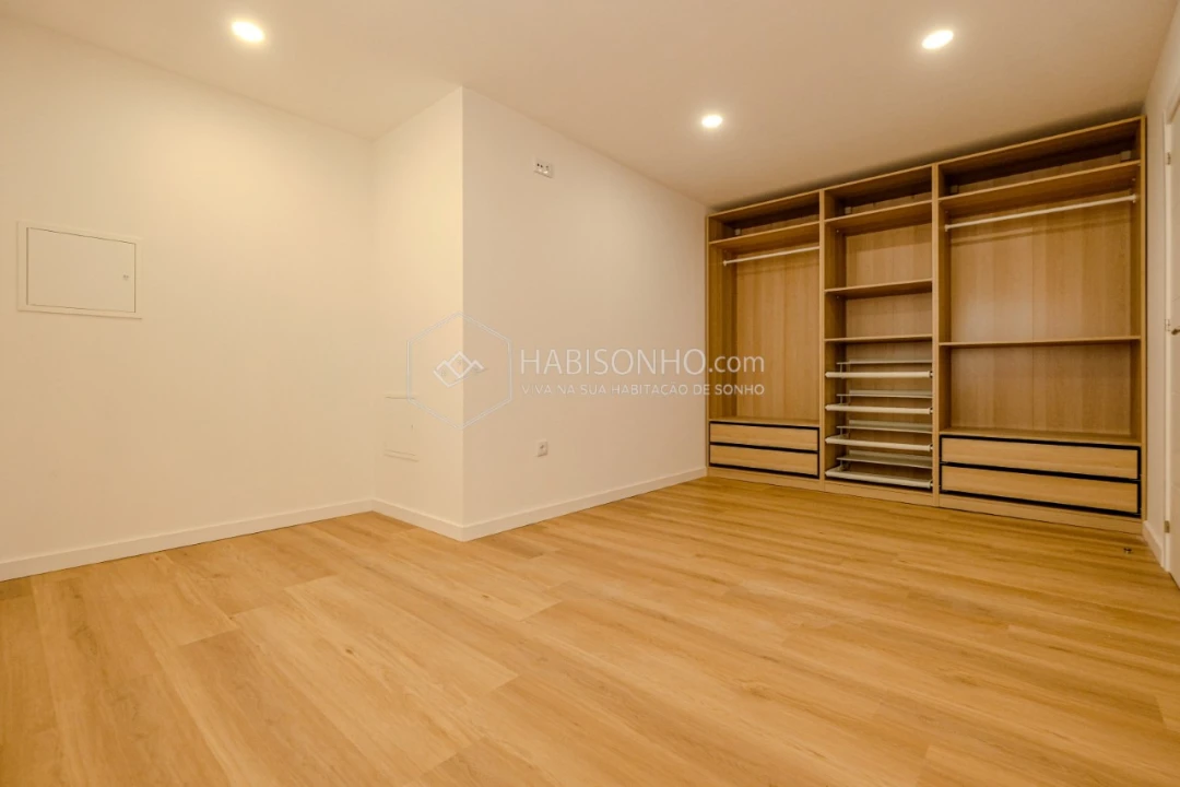 Apartamento T2 para Venda em Delães Foto 4