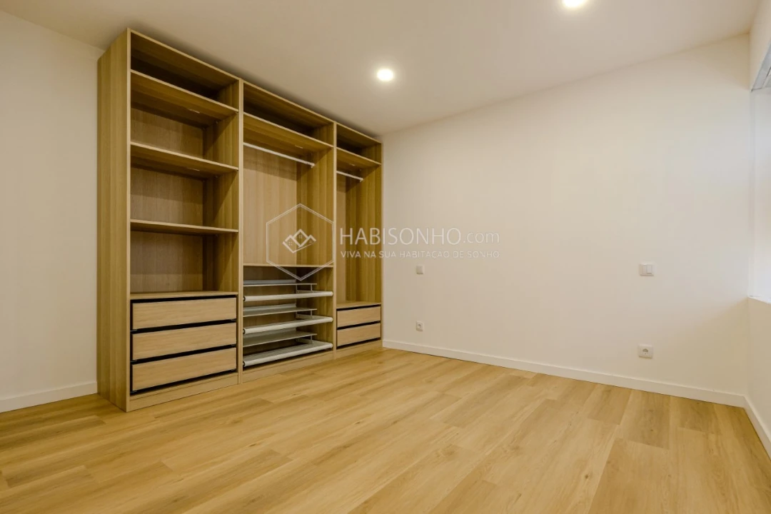 Apartamento T2 para Venda em Delães Foto 9