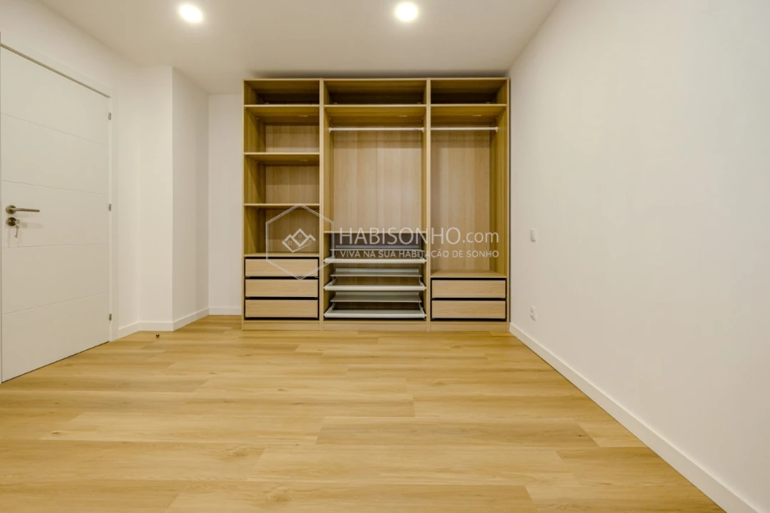 Apartamento T2 para Venda em Delães Foto 11