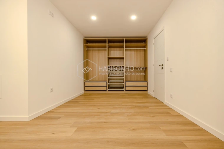 Apartamento T2 para Venda em Delães Foto 3