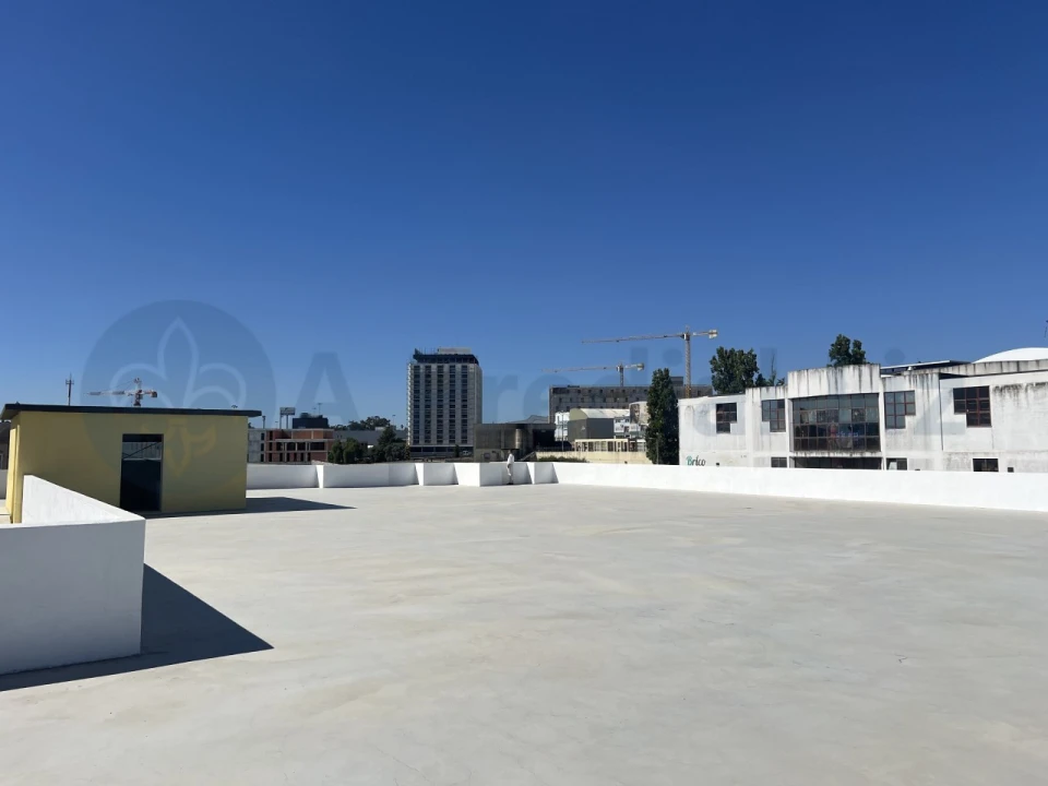 Armazém para Venda em Sacavém e Prior Velho Foto 4