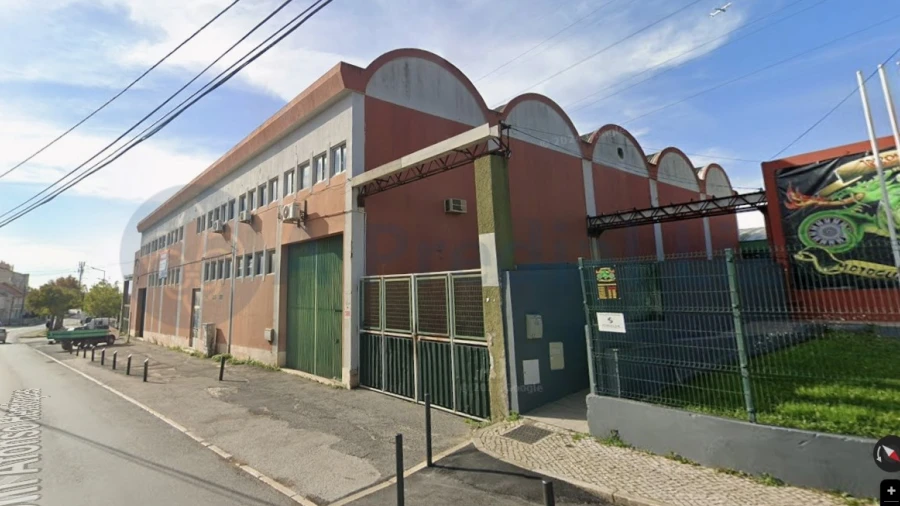 Armazém para Venda em Santa Iria de Azoia, São João da Talha e Bobadela
