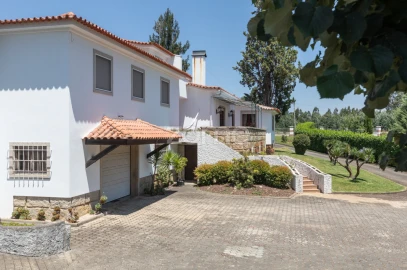 Moradia T5 para Venda em Mouronho