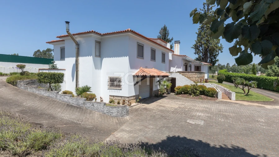 Moradia T5 para Venda em Mouronho