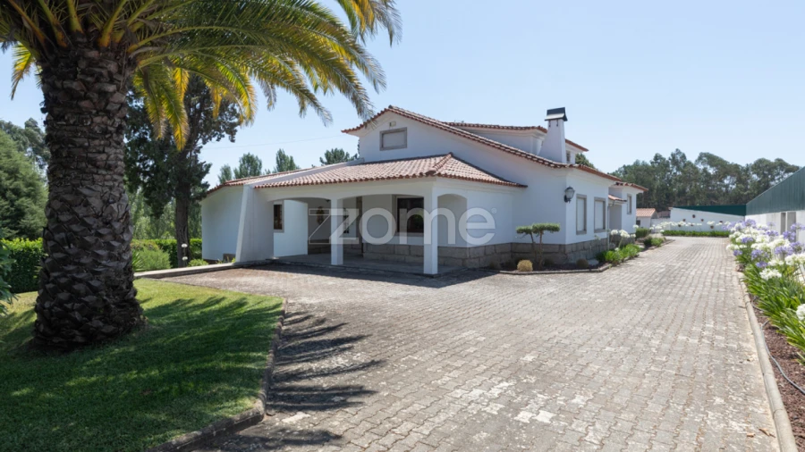 Moradia T5 para Venda em Mouronho