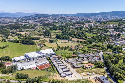 Moradia T4 para Venda em Ferreiros e Gondizalves