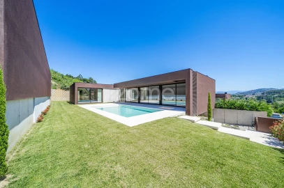 Moradia T4 para Venda em Ferreiros e Gondizalves
