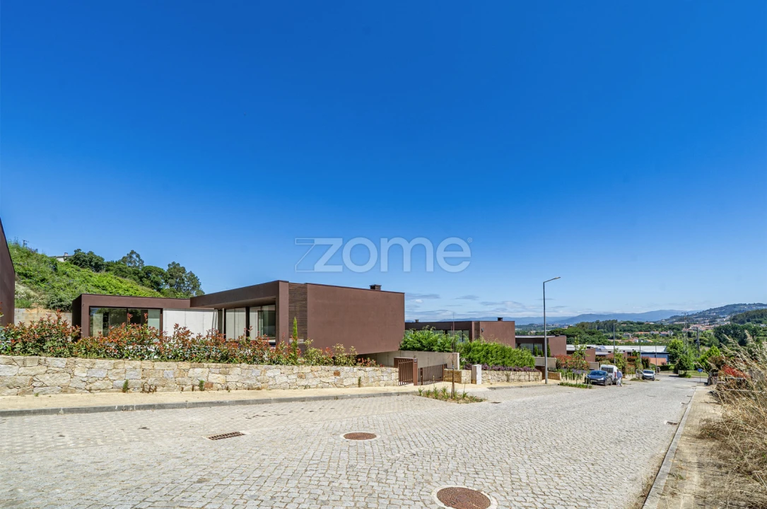 Moradia T4 para Venda em Ferreiros e Gondizalves Foto 5