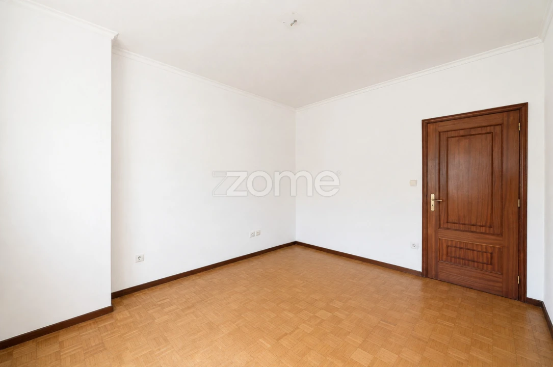 Apartamento T2 para Venda em Cabeça Santa Foto 12