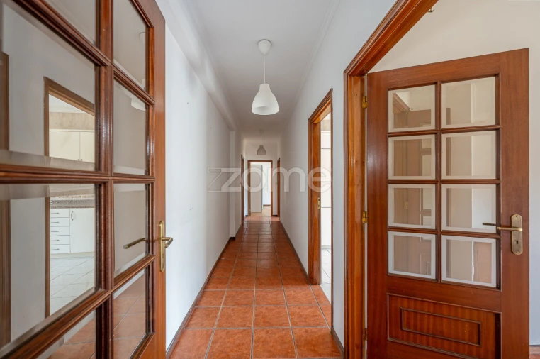 Apartamento T2 para Venda em Cabeça Santa Foto 7