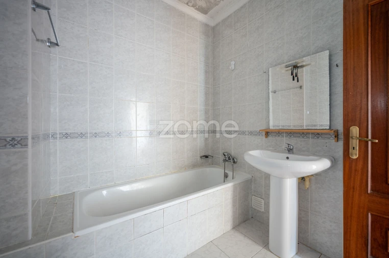 Apartamento T2 para Venda em Cabeça Santa Foto 23