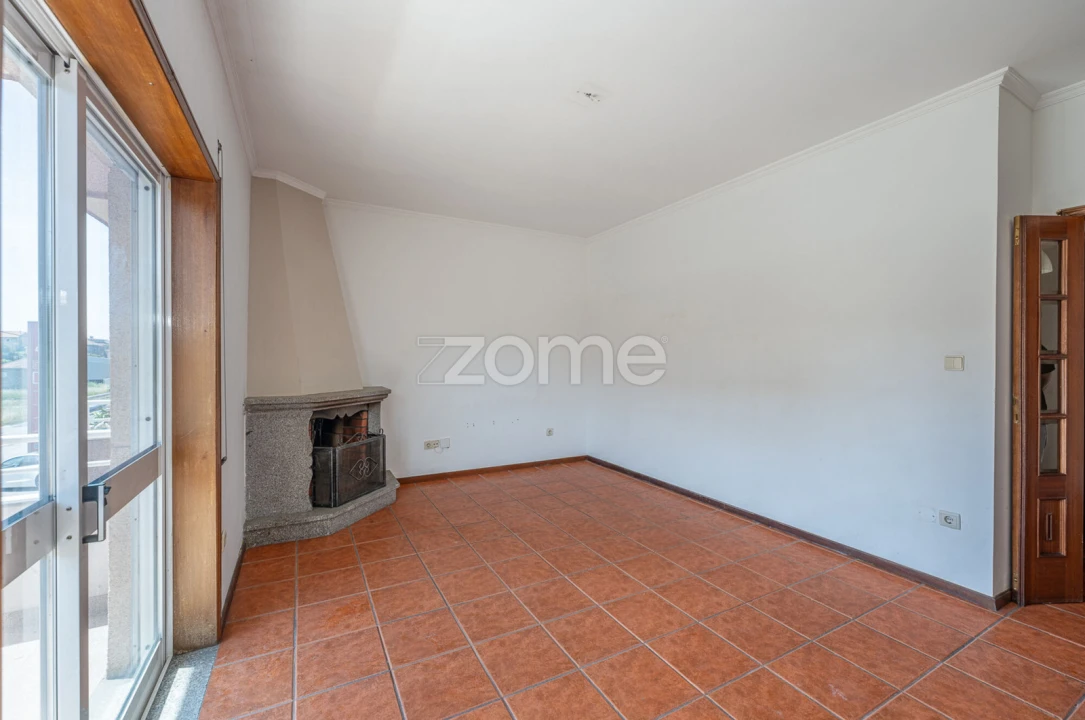 Apartamento T2 para Venda em Cabeça Santa Foto 12