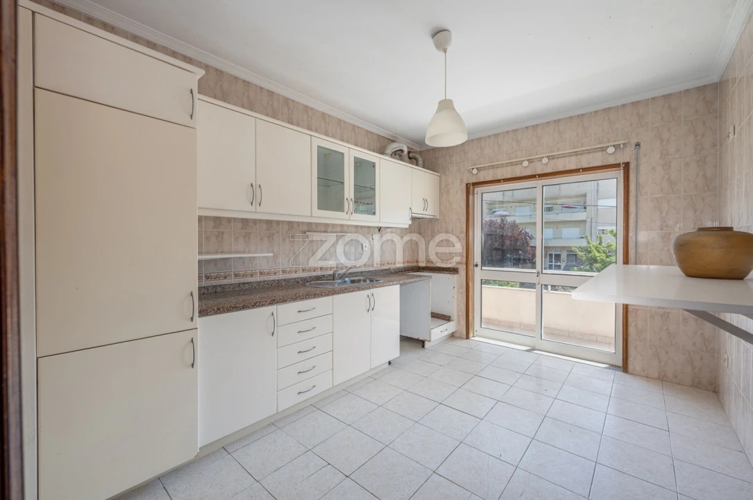 Apartamento T2 para Venda em Cabeça Santa Foto 15