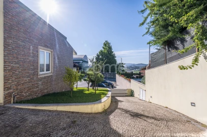 Moradia T4 para Venda em Vila Cova da Lixa e Borba de Godim