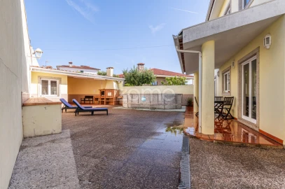 Moradia T4 para Venda em Vila Cova da Lixa e Borba de Godim