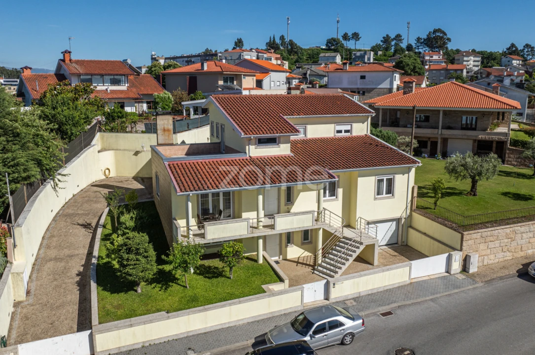 Moradia T4 para Venda em Vila Cova da Lixa e Borba de Godim Foto 1