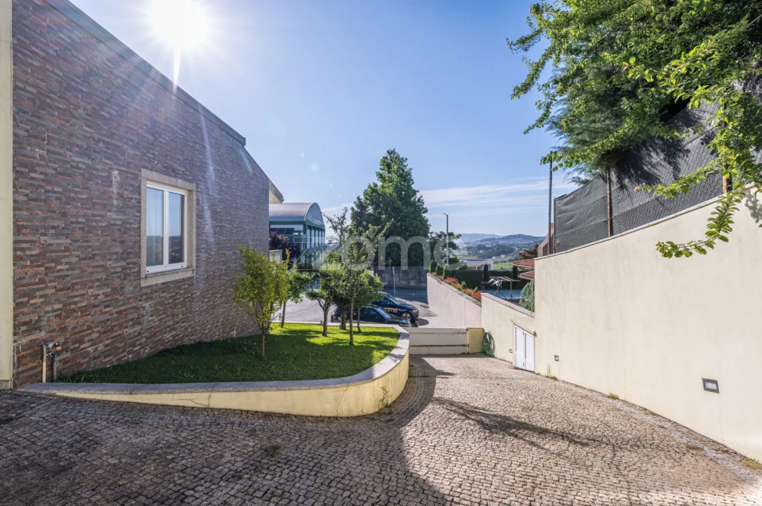 Moradia T4 para Venda em Vila Cova da Lixa e Borba de Godim Foto 3