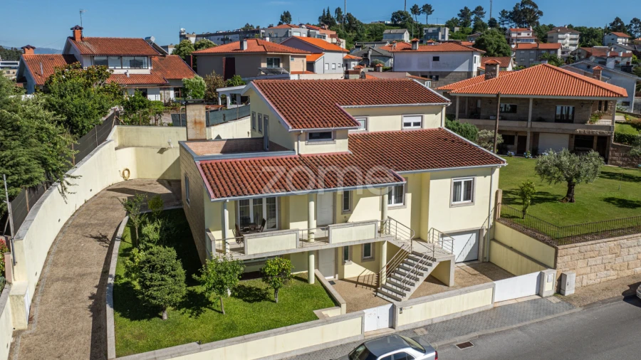 Moradia T4 para Venda em Vila Cova da Lixa e Borba de Godim