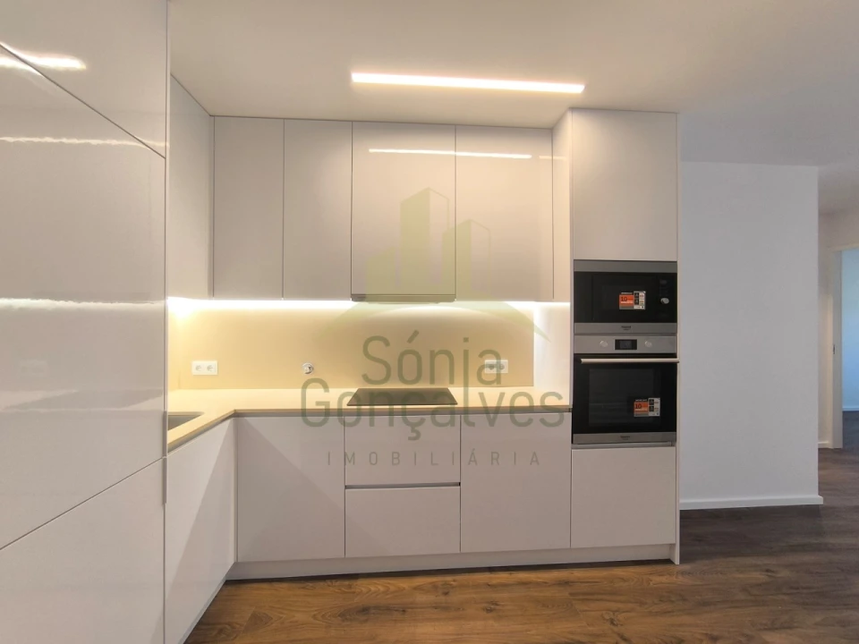 Apartamento T2 para Arrendamento em Santa Maria Maior e Monserrate e Meadela Foto 1