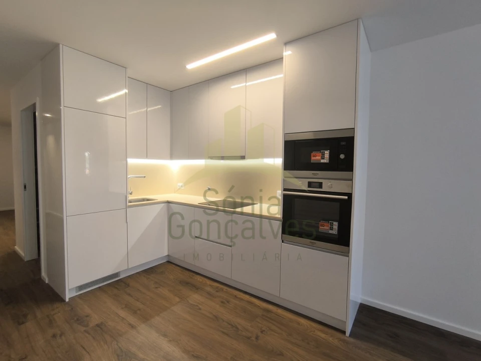 Apartamento T2 para Arrendamento em Santa Maria Maior e Monserrate e Meadela Foto 2