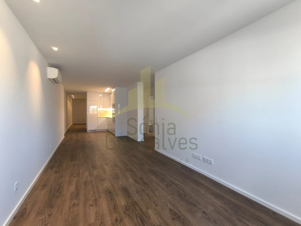 Apartamento T2 para Arrendamento em Santa Maria Maior e Monserrate e Meadela Foto 4