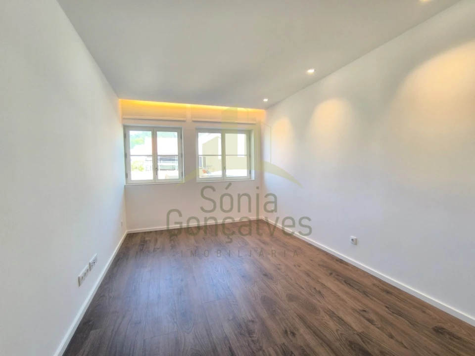Apartamento T2 para Arrendamento em Santa Maria Maior e Monserrate e Meadela Foto 5