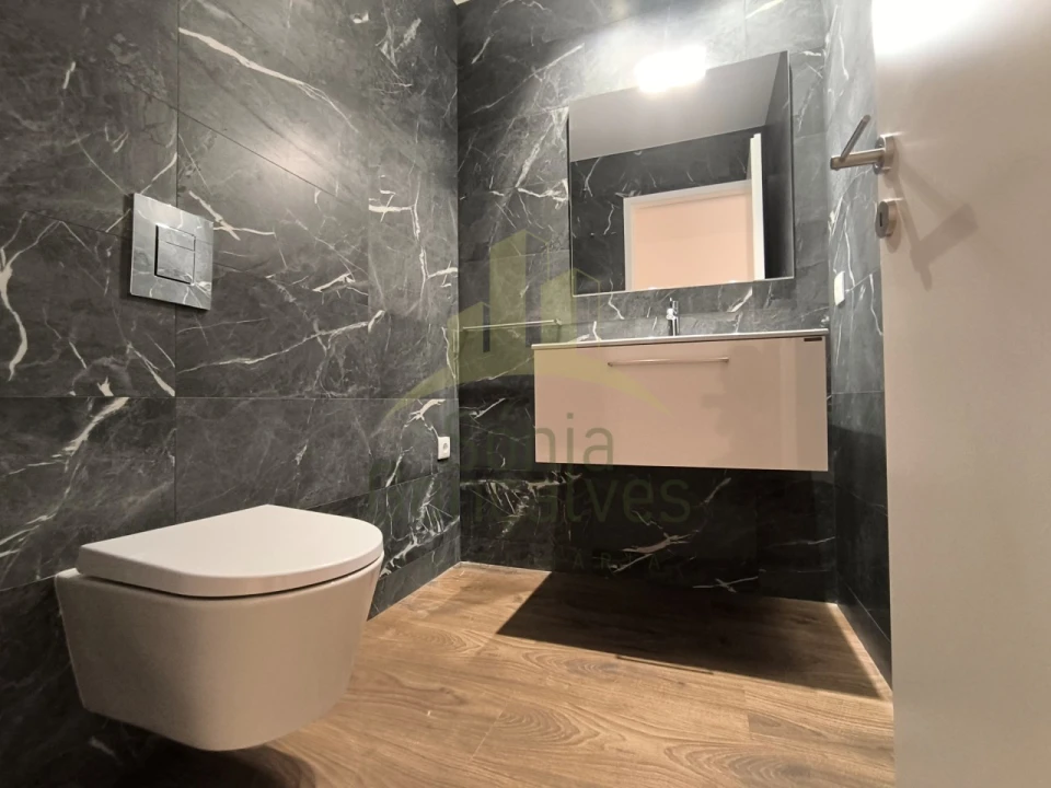 Apartamento T2 para Arrendamento em Santa Maria Maior e Monserrate e Meadela Foto 6