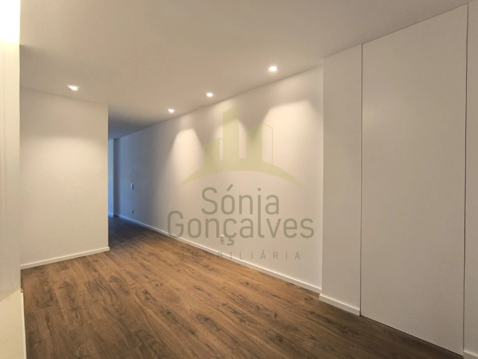Apartamento T2 para Arrendamento em Santa Maria Maior e Monserrate e Meadela Foto 9