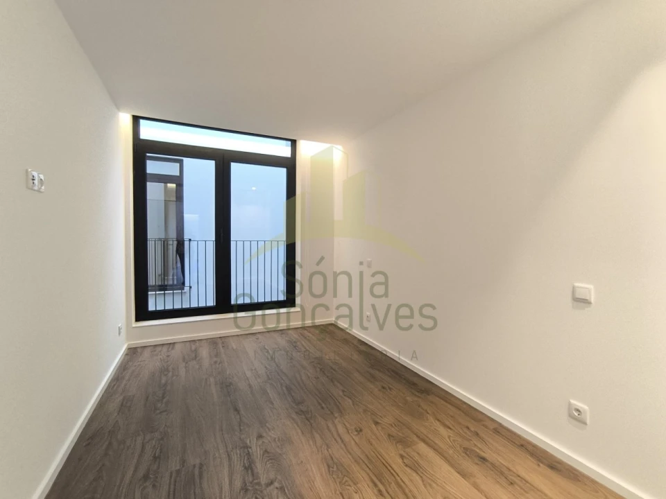 Apartamento T2 para Arrendamento em Santa Maria Maior e Monserrate e Meadela Foto 11