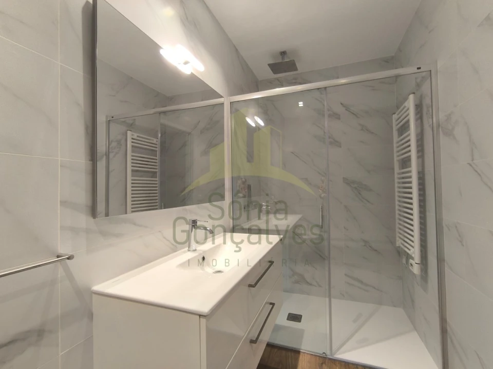 Apartamento T2 para Arrendamento em Santa Maria Maior e Monserrate e Meadela Foto 13