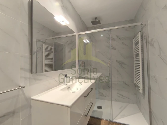 Apartamento T2 para Arrendamento em Santa Maria Maior e Monserrate e Meadela Foto 13