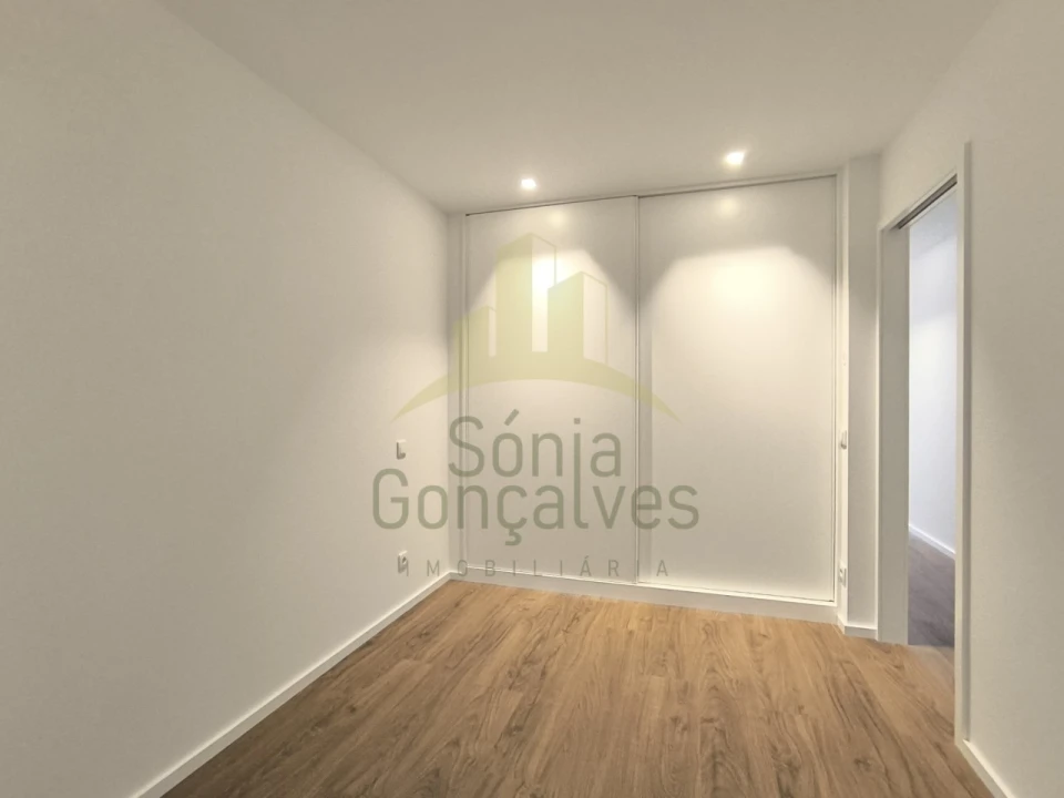 Apartamento T1 para Arrendamento em Santa Maria Maior e Monserrate e Meadela Foto 4