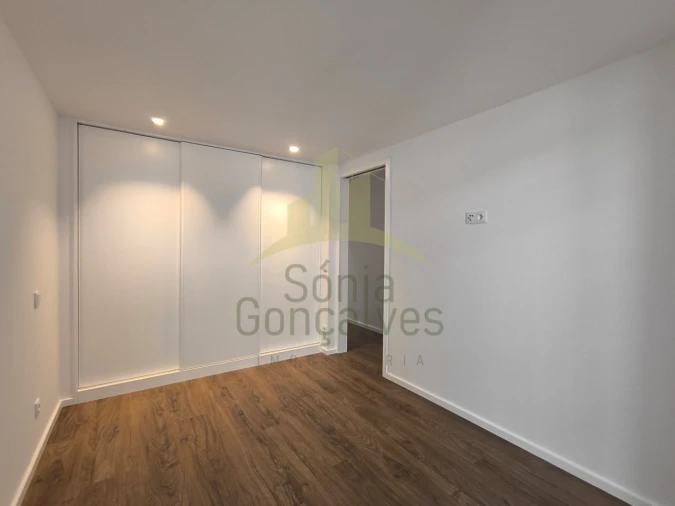Apartamento T1 para Arrendamento em Santa Maria Maior e Monserrate e Meadela Foto 4