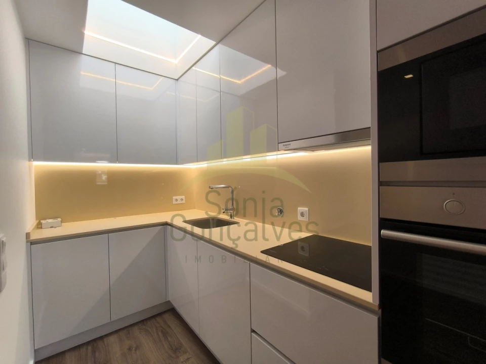 Apartamento T2 para Arrendamento em Santa Maria Maior e Monserrate e Meadela Foto 1
