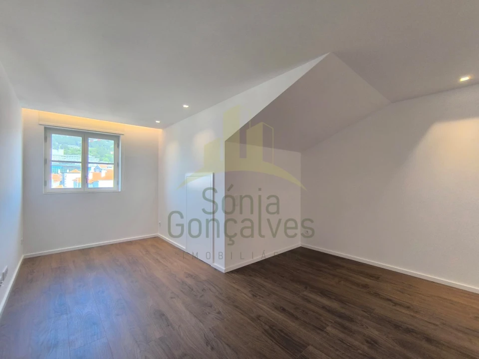 Apartamento T2 para Arrendamento em Santa Maria Maior e Monserrate e Meadela Foto 4