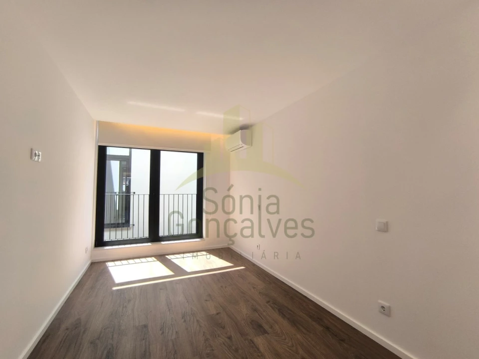 Apartamento T2 para Arrendamento em Santa Maria Maior e Monserrate e Meadela Foto 7