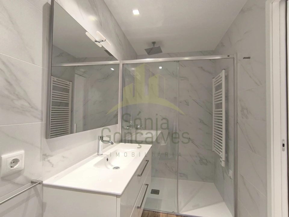 Apartamento T2 para Arrendamento em Santa Maria Maior e Monserrate e Meadela Foto 8