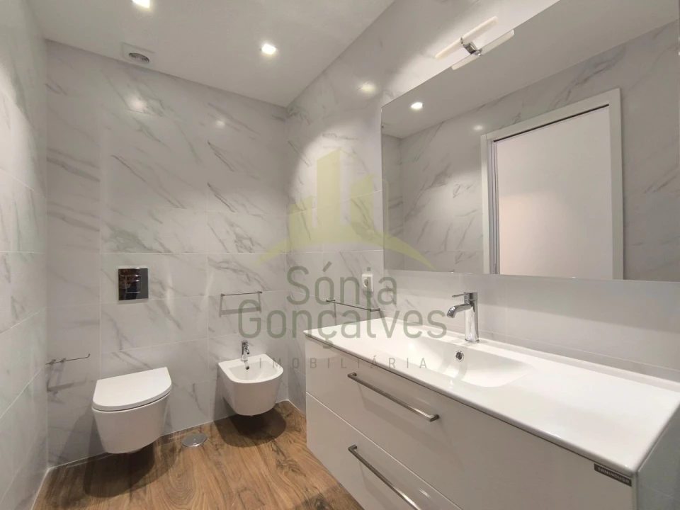 Apartamento T2 para Arrendamento em Santa Maria Maior e Monserrate e Meadela Foto 9