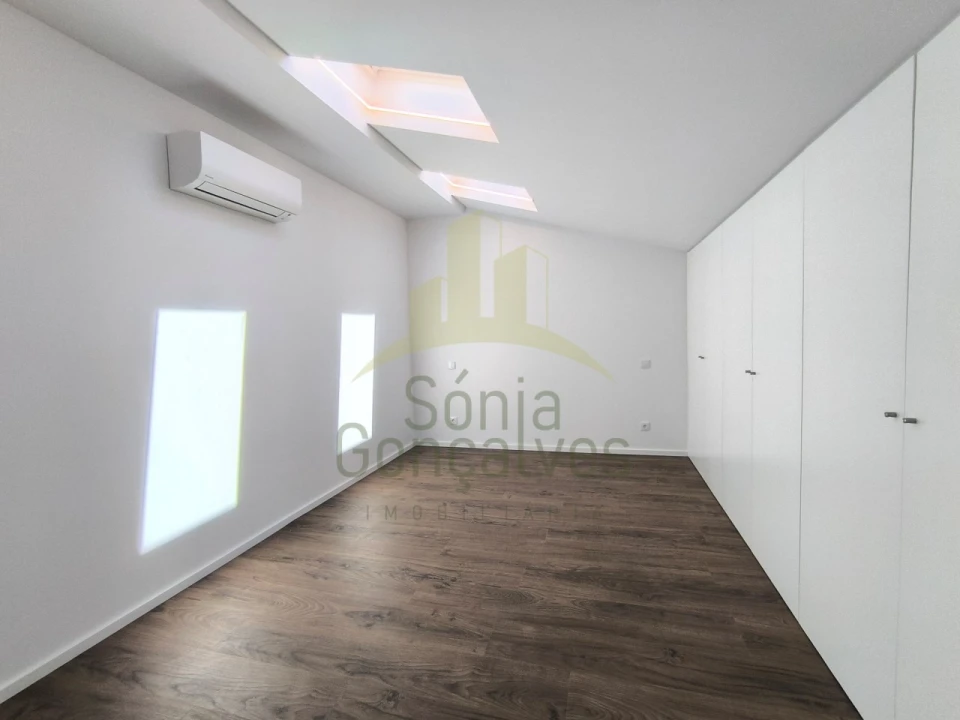 Apartamento T2 para Arrendamento em Santa Maria Maior e Monserrate e Meadela Foto 10