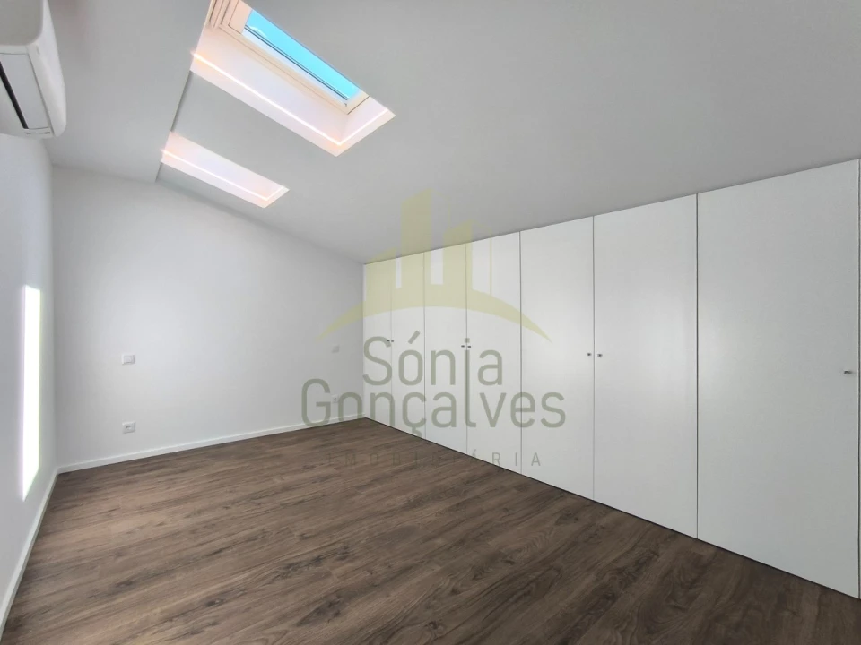 Apartamento T2 para Arrendamento em Santa Maria Maior e Monserrate e Meadela Foto 11