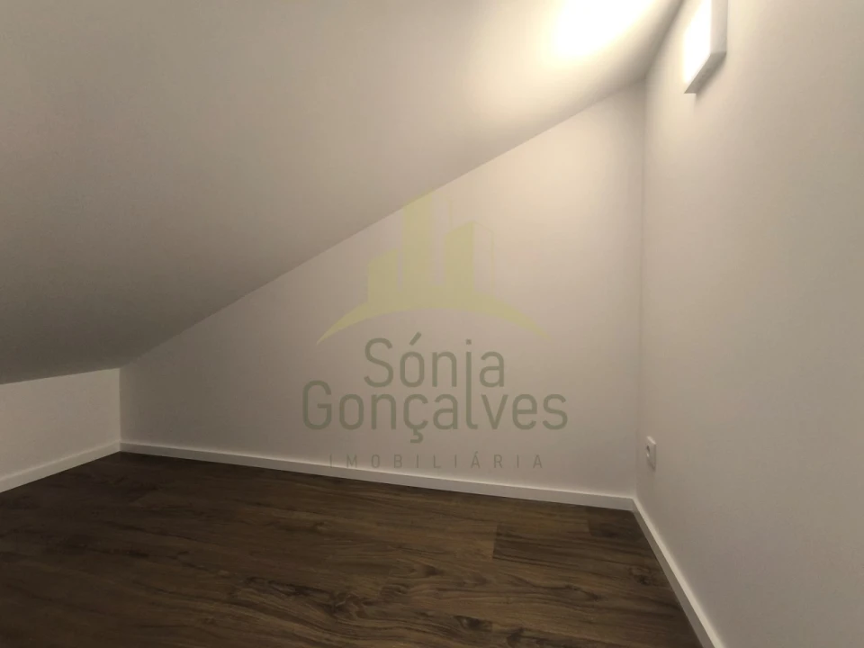 Apartamento T2 para Arrendamento em Santa Maria Maior e Monserrate e Meadela Foto 14