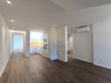 Apartamento T2 para Arrendamento em Santa Maria Maior e Monserrate e Meadela