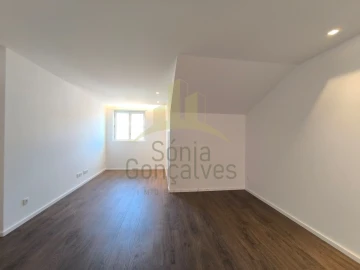Apartamento T2 para Arrendamento em Santa Maria Maior e Monserrate e Meadela