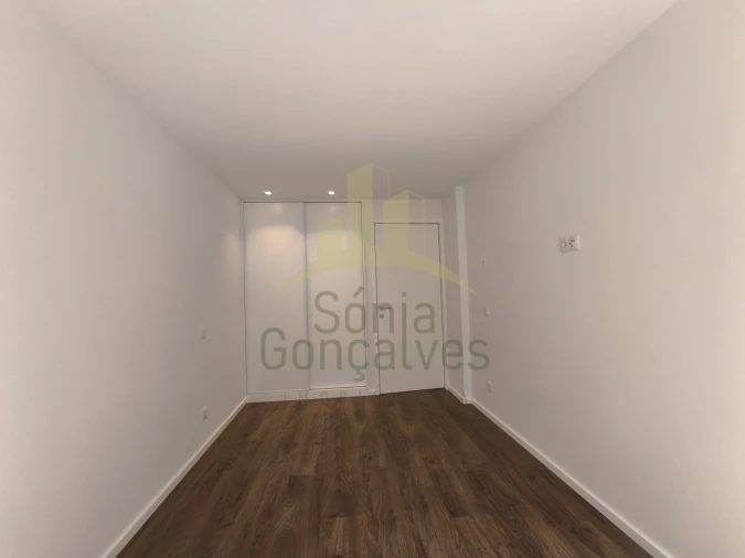 Apartamento T2 para Arrendamento em Santa Maria Maior e Monserrate e Meadela Foto 6