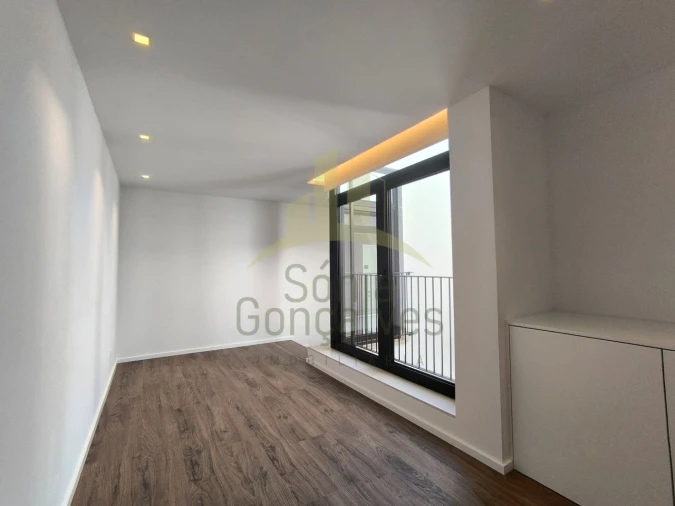 Apartamento T2 para Arrendamento em Santa Maria Maior e Monserrate e Meadela Foto 13