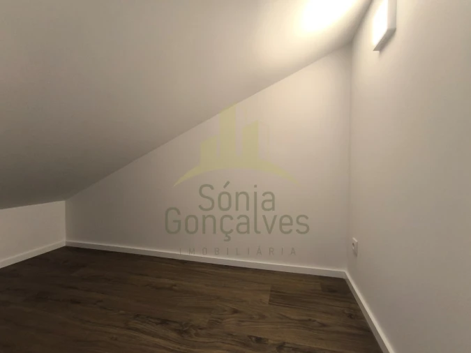 Apartamento T2 para Arrendamento em Santa Maria Maior e Monserrate e Meadela Foto 14