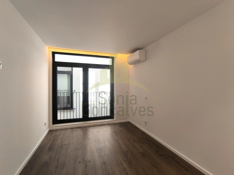 Apartamento T2 para Arrendamento em Santa Maria Maior e Monserrate e Meadela Foto 8